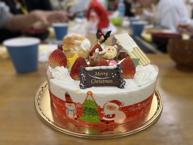 放課後教室のクリスマス会で用意されたクリスマスケーキ